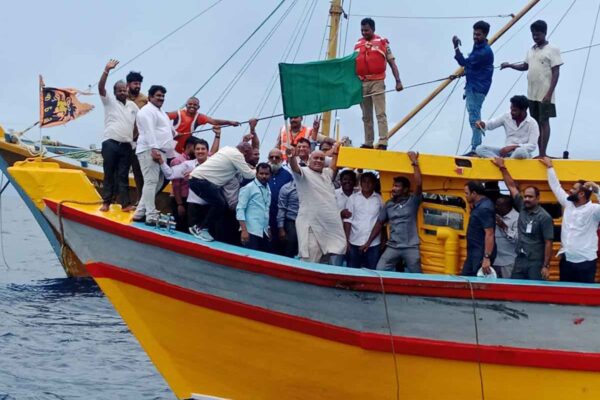 Artificial Reefs to Empower Coastal Livelihoods through Habitat Enhancement Artificial Reefs (ARs) launched off the coast of Visakhapatnam under the Pradhan Mantri Matsya Sampada Yojana (PMMSY)
